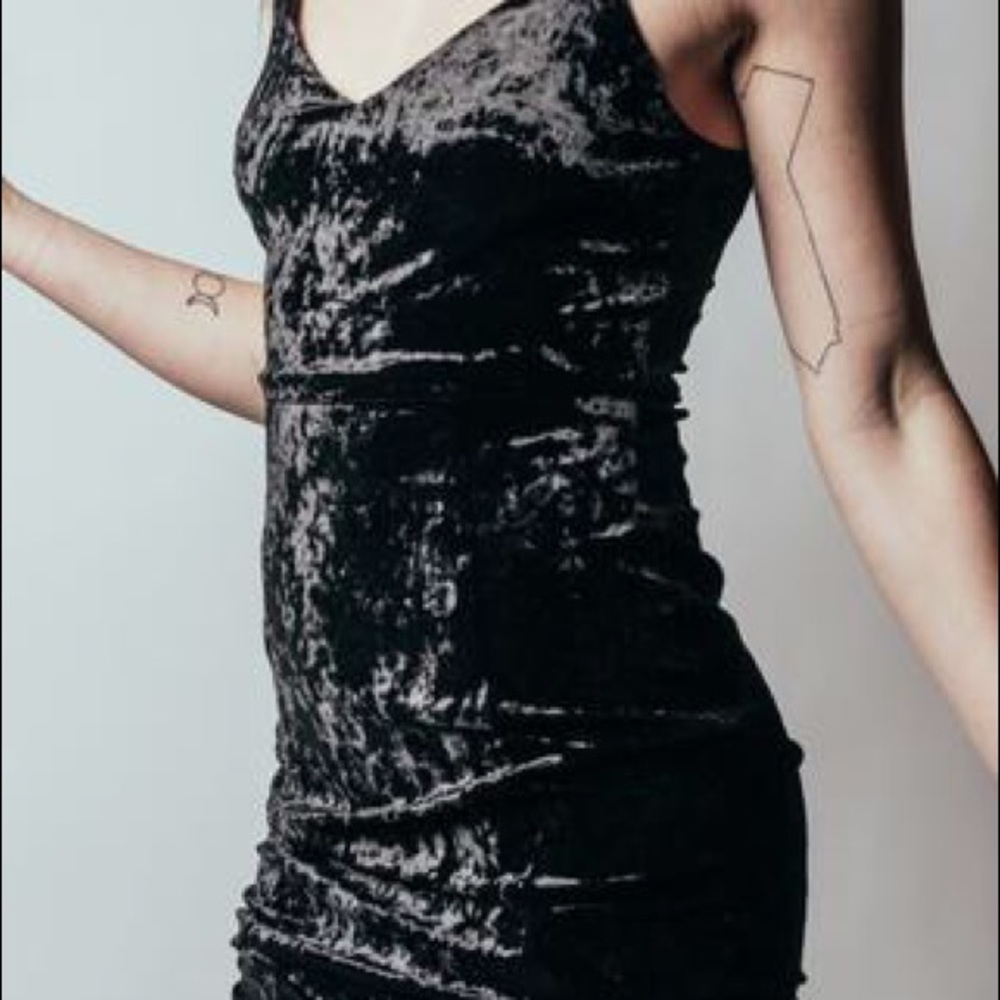 Lush black satin dress - Picture 2 of 2